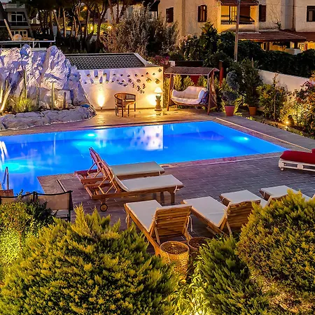 Kore Hotel 2*